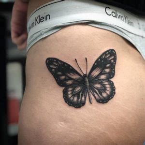 tattoo de flor na bunda|Tatuagem na Bunda: De borboleta, de Pimenta, de Flor